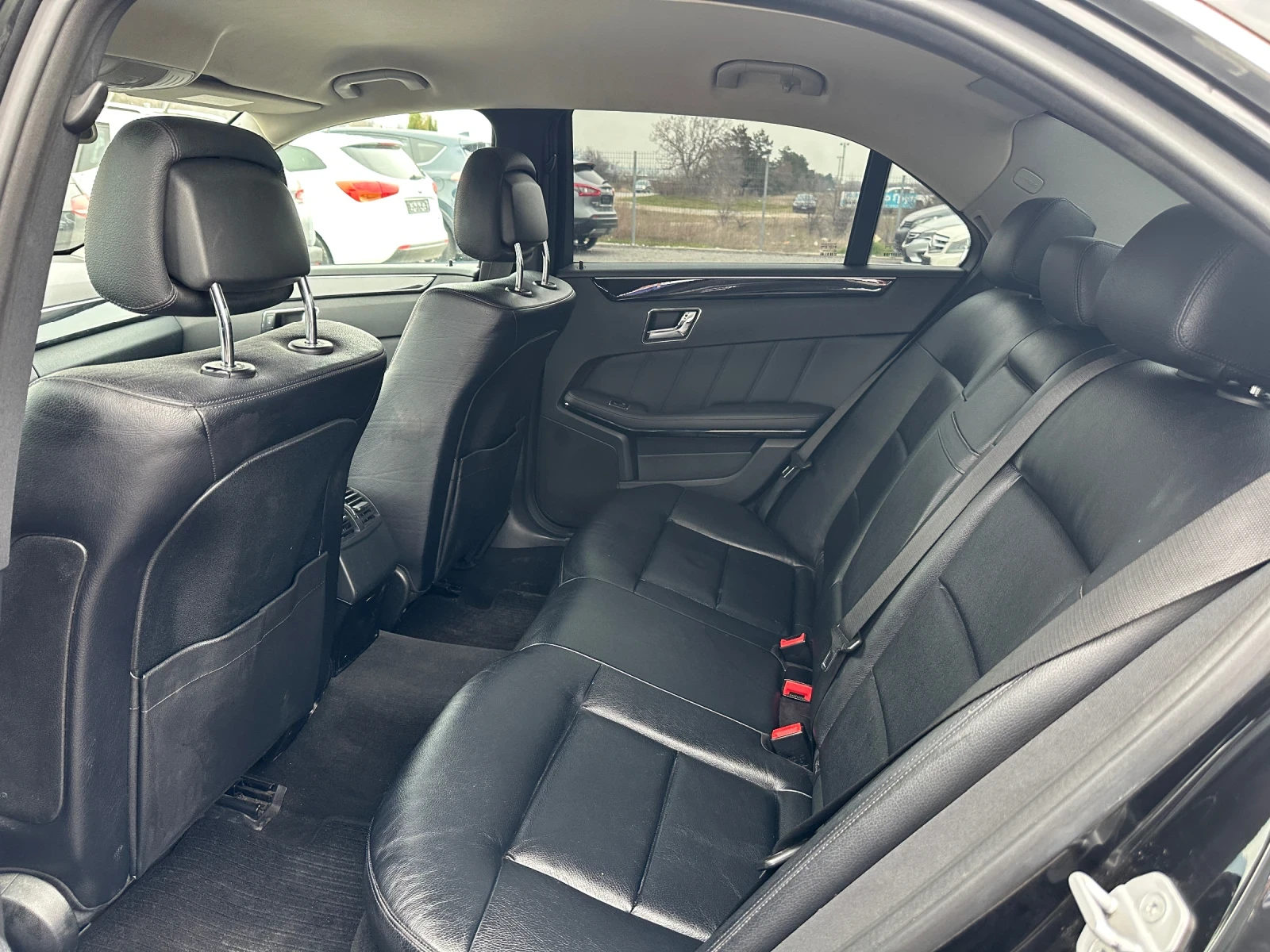 Mercedes-Benz E 220 AVANTGARDE* 2.2CDI* 170к.с* КОЖА* НАВИГАЦИЯ, снимка 12 - Автомобили и джипове - 53726336