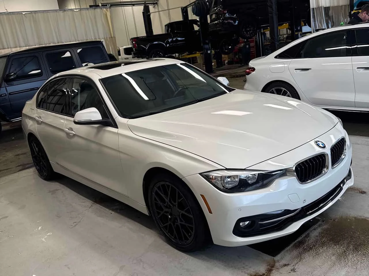 BMW 320 * xDrive * CARFAX * ПАНОРАМА * KEYLESS * ПОДГРЕВИ, снимка 3 - Автомобили и джипове - 54039741