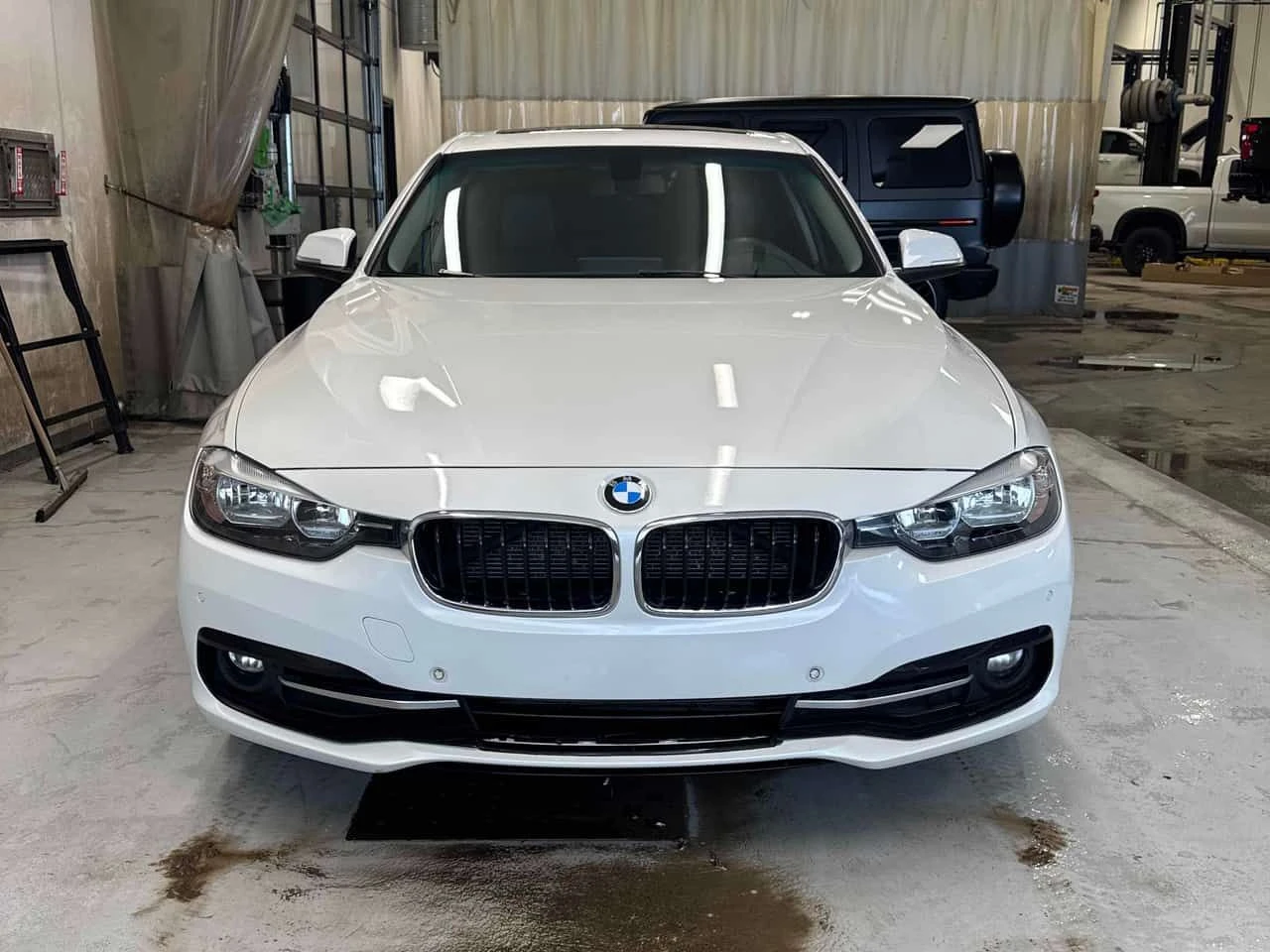 BMW 320 * xDrive * CARFAX * ПАНОРАМА * KEYLESS * ПОДГРЕВИ, снимка 6 - Автомобили и джипове - 54039741