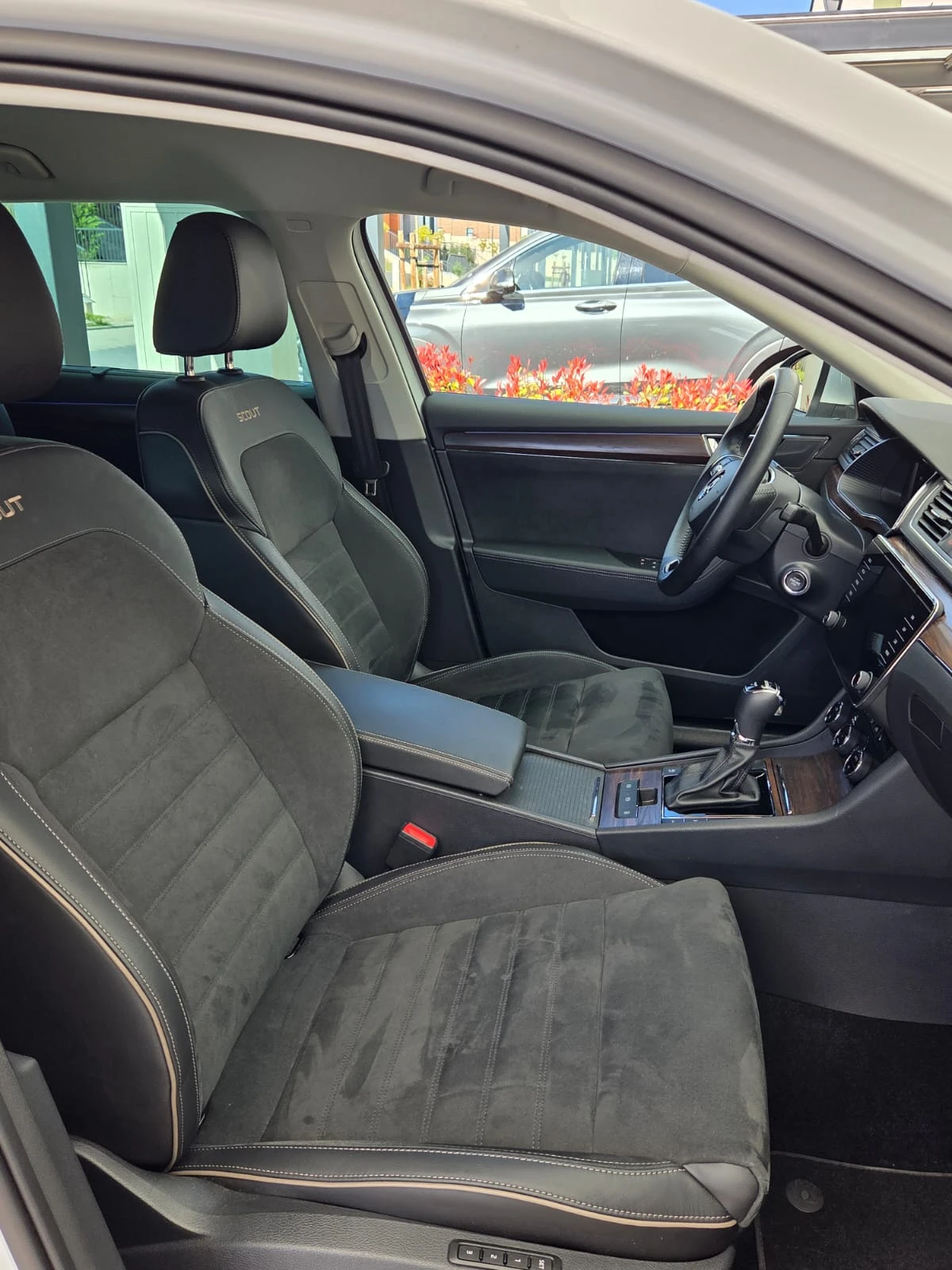 Skoda Superb Scout, снимка 10 - Автомобили и джипове - 54310401