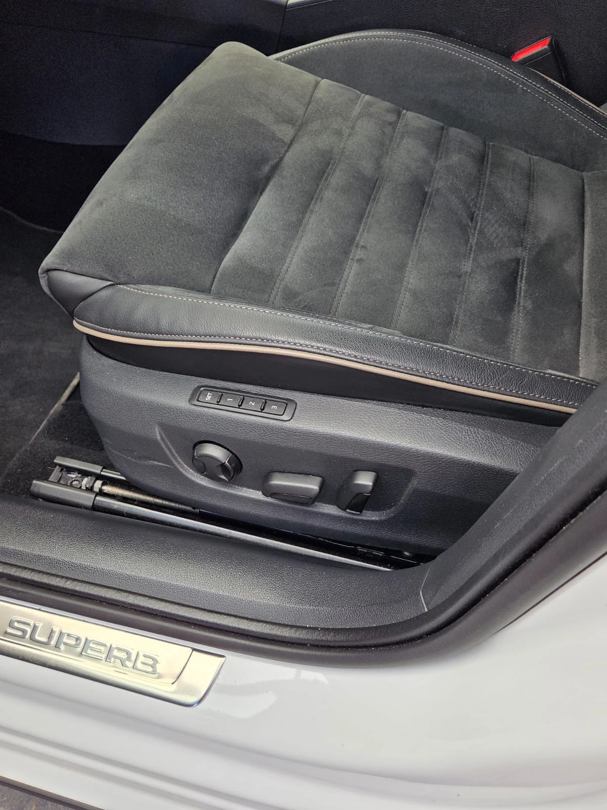 Skoda Superb Scout, снимка 13 - Автомобили и джипове - 54310401