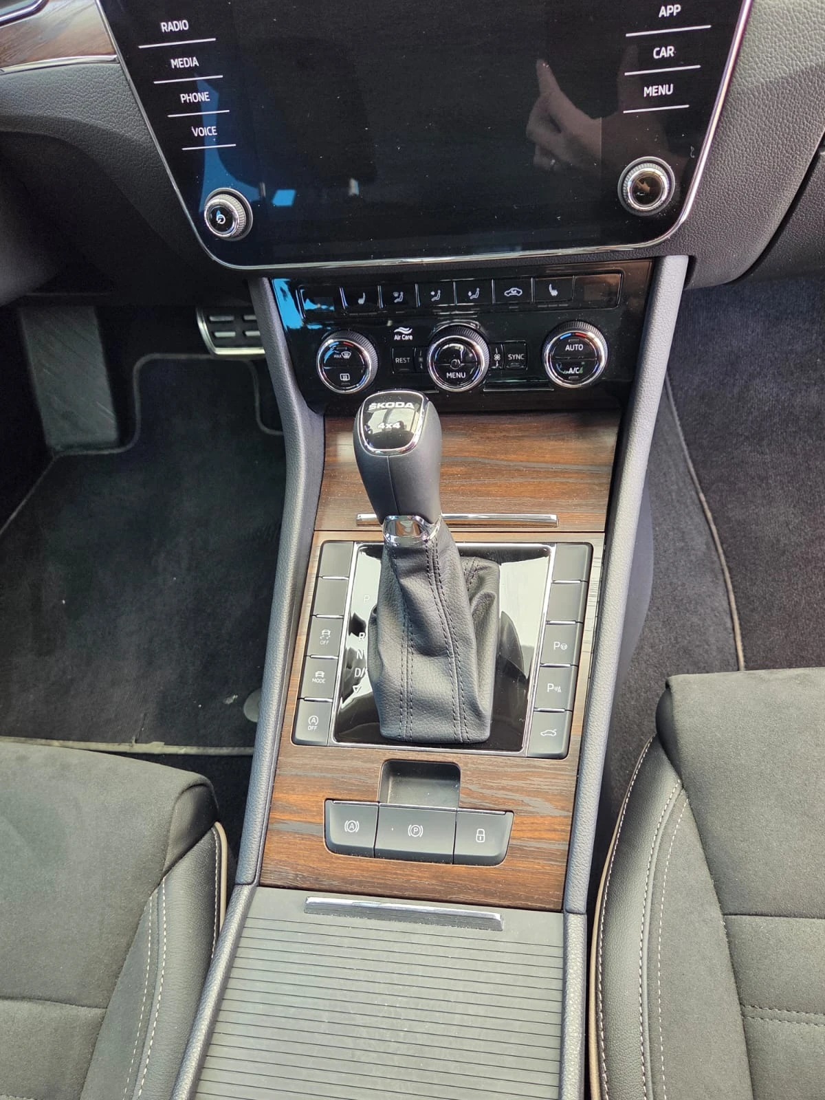 Skoda Superb Scout, снимка 12 - Автомобили и джипове - 54310401