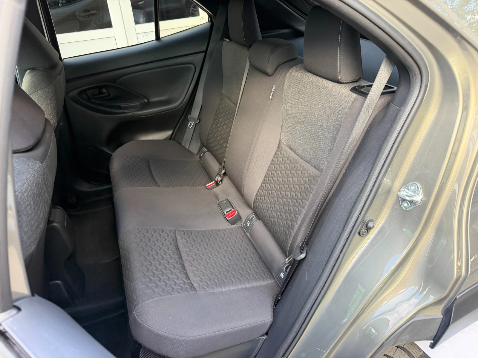 Toyota Yaris Cross 1.5-116к.с.Hybrid* ПЪЛНА СЕРВИЗНА ИСТОРИЯ, снимка 15 - Автомобили и джипове - 54574651