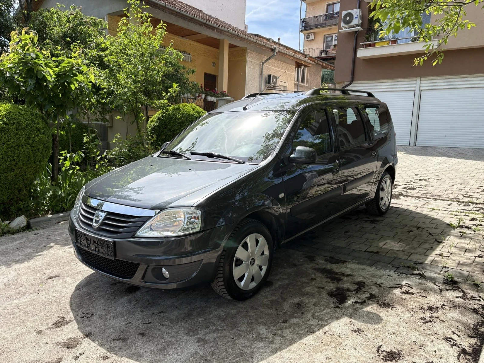 Dacia Logan 1.6 -105к.с. 7 местна+ ШВЕЙЦАРИЯ+ , снимка 2 - Автомобили и джипове - 54602791