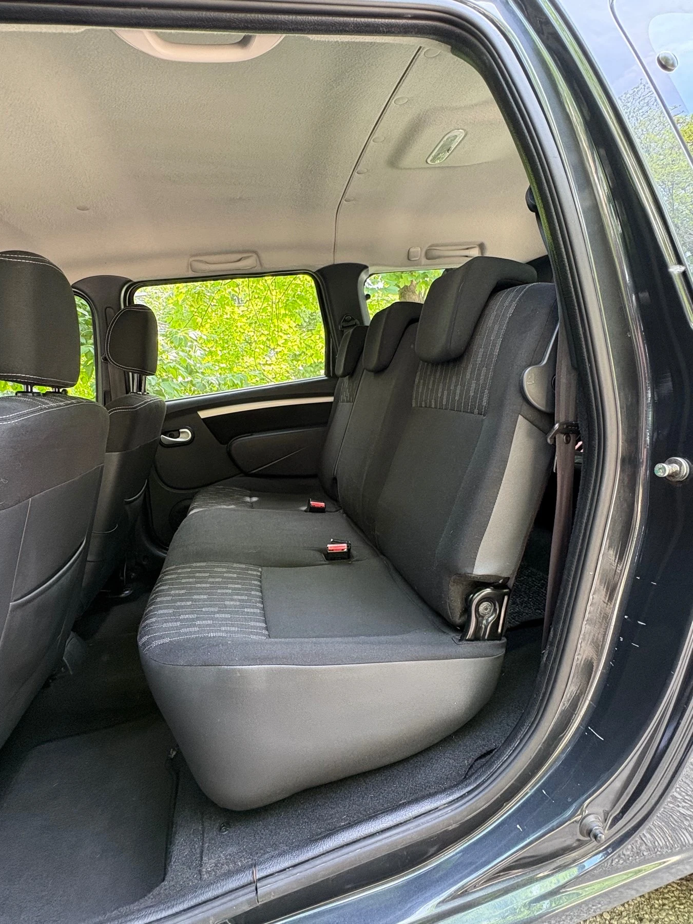 Dacia Logan 1.6 -105к.с. 7 местна+ ШВЕЙЦАРИЯ+ , снимка 12 - Автомобили и джипове - 54602791