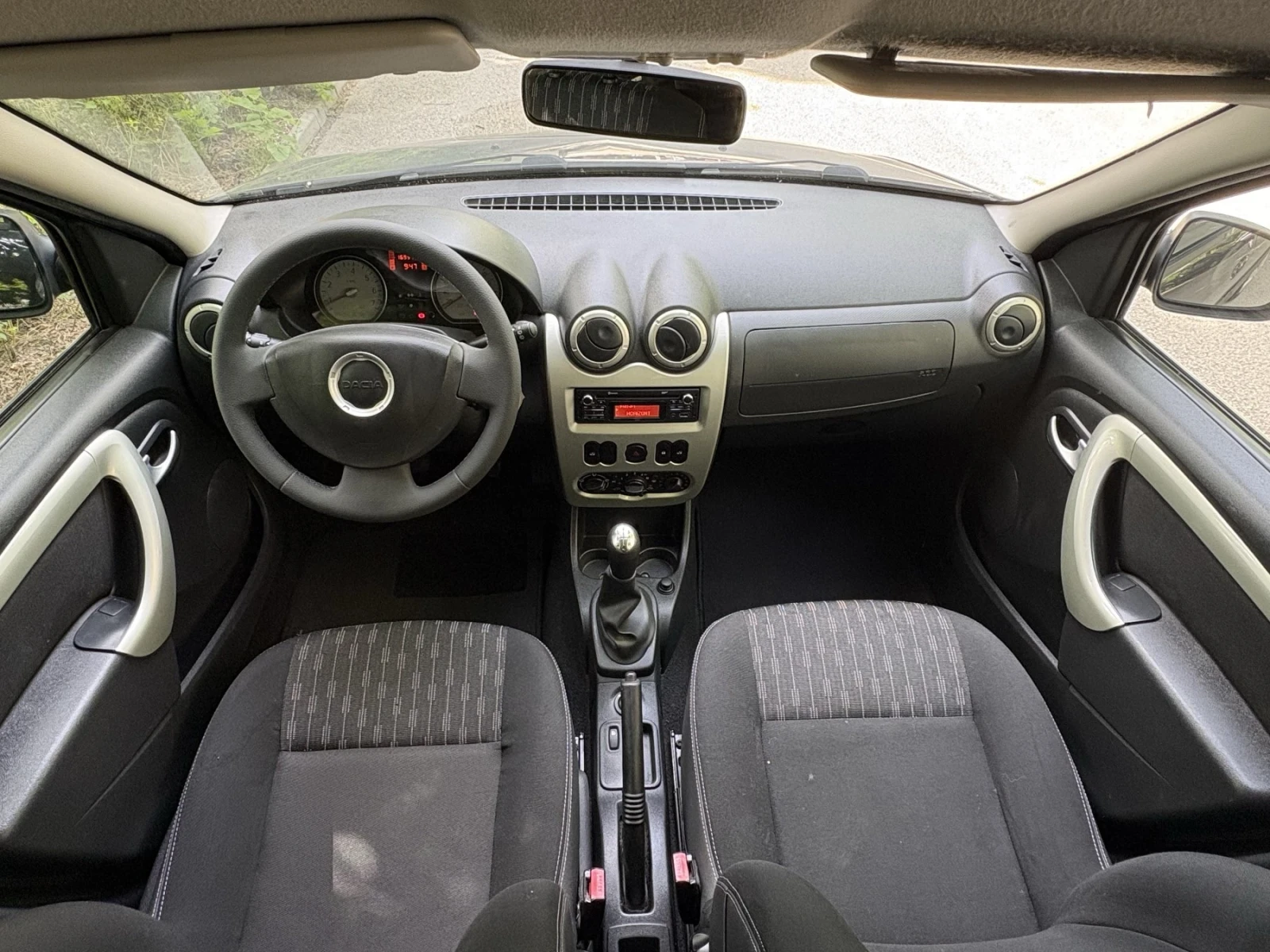 Dacia Logan 1.6 -105к.с. 7 местна+ ШВЕЙЦАРИЯ+ , снимка 9 - Автомобили и джипове - 54602791