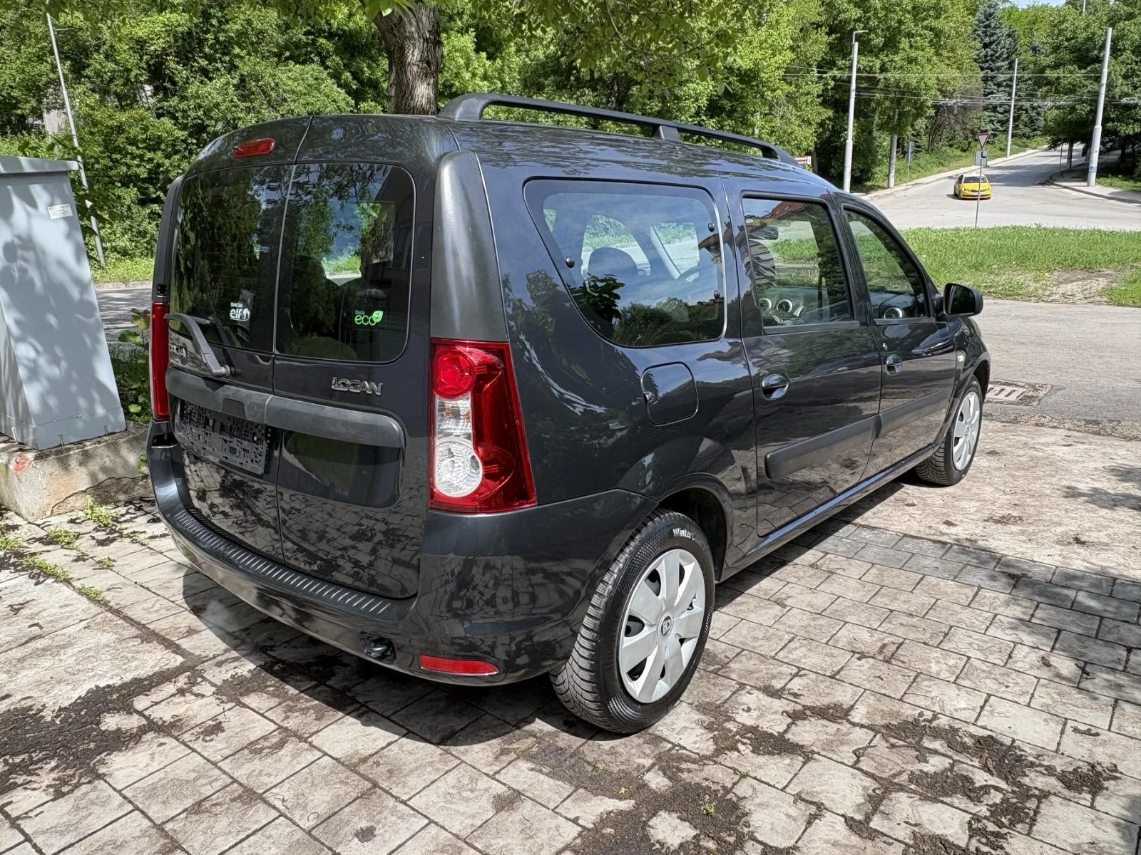 Dacia Logan 1.6 -105к.с. 7 местна+ ШВЕЙЦАРИЯ+ , снимка 3 - Автомобили и джипове - 54602791