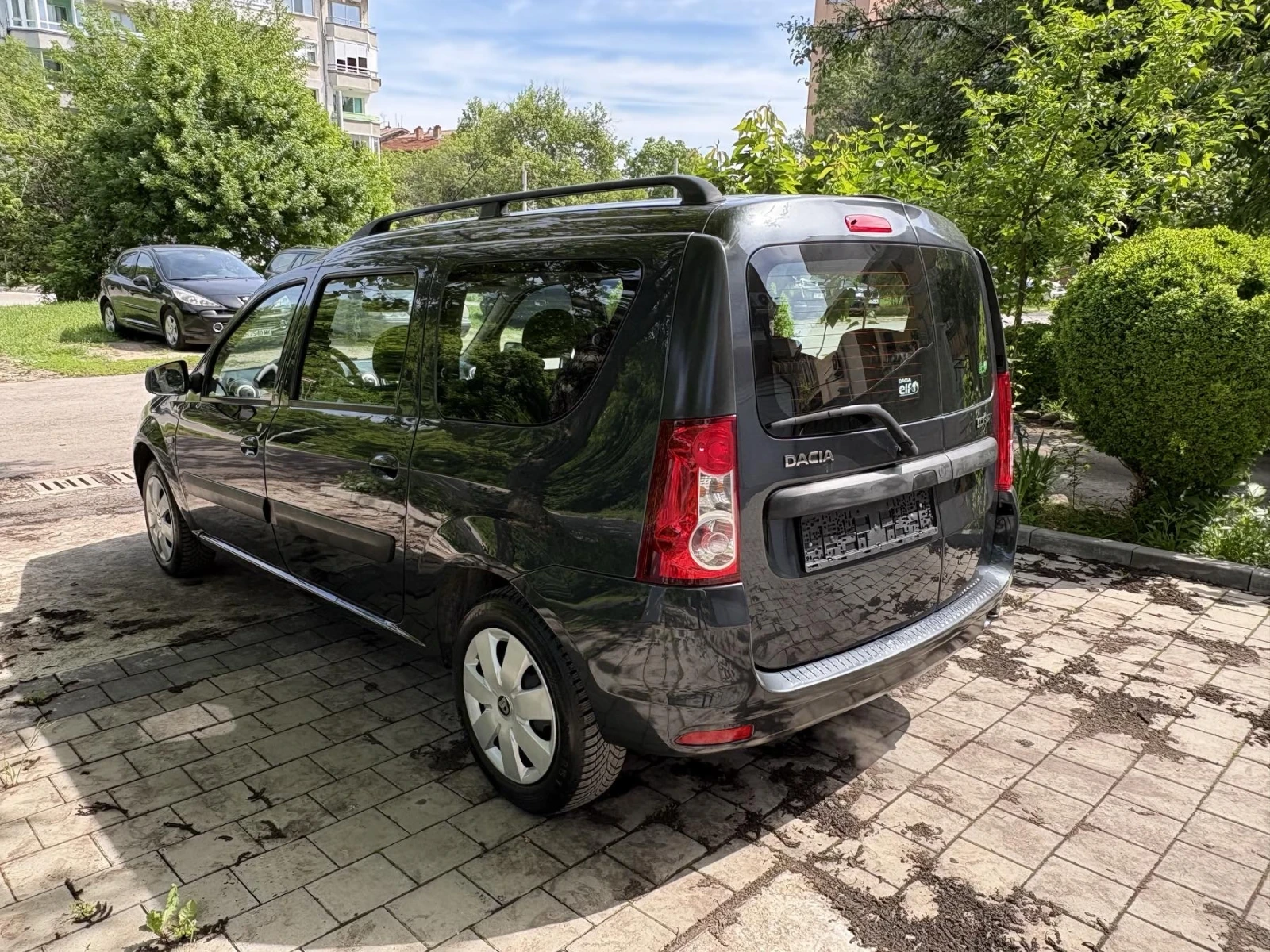 Dacia Logan 1.6 -105к.с. 7 местна+ ШВЕЙЦАРИЯ+ , снимка 5 - Автомобили и джипове - 54602791