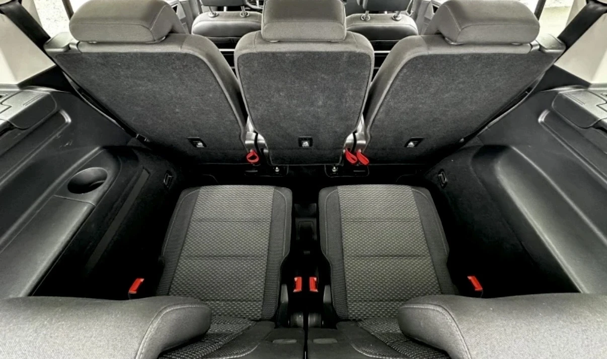 VW Touran 2 TDI, * Автоматик* , 7 местен , * DIGITAL* , снимка 8 - Автомобили и джипове - 54875984