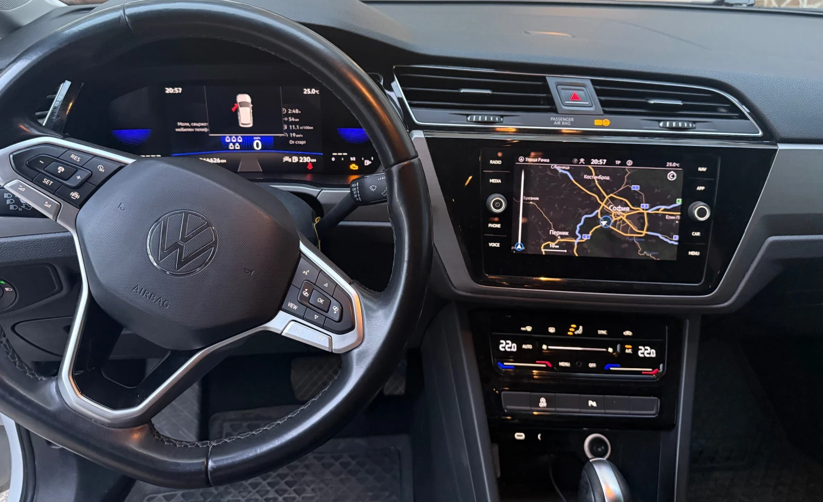 VW Touran 2 TDI, * Автоматик* , 7 местен , * DIGITAL* , снимка 6 - Автомобили и джипове - 54875984