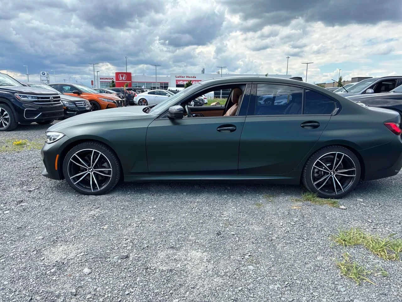 BMW 330 * xDrive * CARFAX * ПОДГРЕВИ * HEAD-UP * ПАНО * , снимка 2 - Автомобили и джипове - 54949559