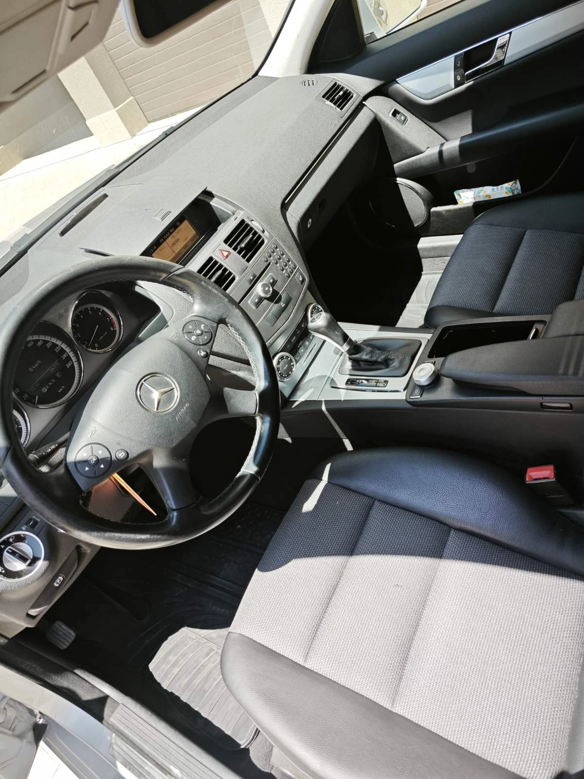 Mercedes-Benz C 180, снимка 3 - Автомобили и джипове - 55046880