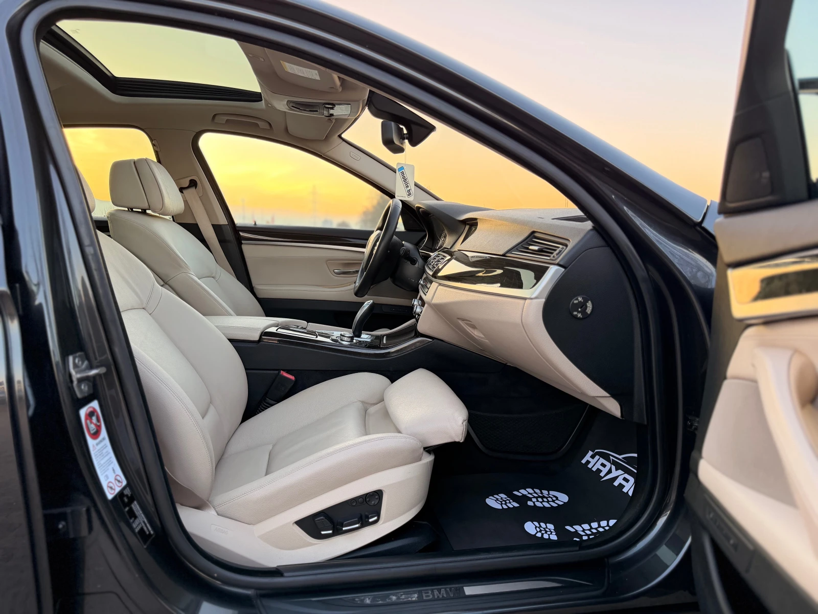 BMW 530 d= M-performance= Distronic= Keyless= HUD= Soft Cl, снимка 11 - Автомобили и джипове - 55331576