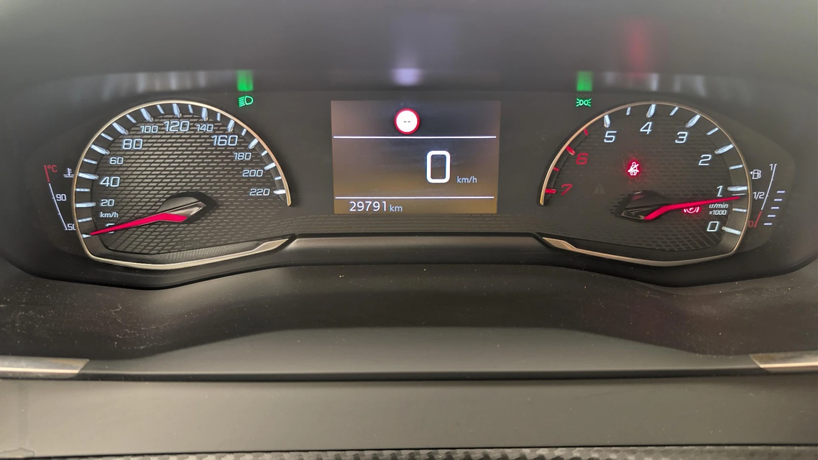 Peugeot 2008 Allure, снимка 12 - Автомобили и джипове - 55613497
