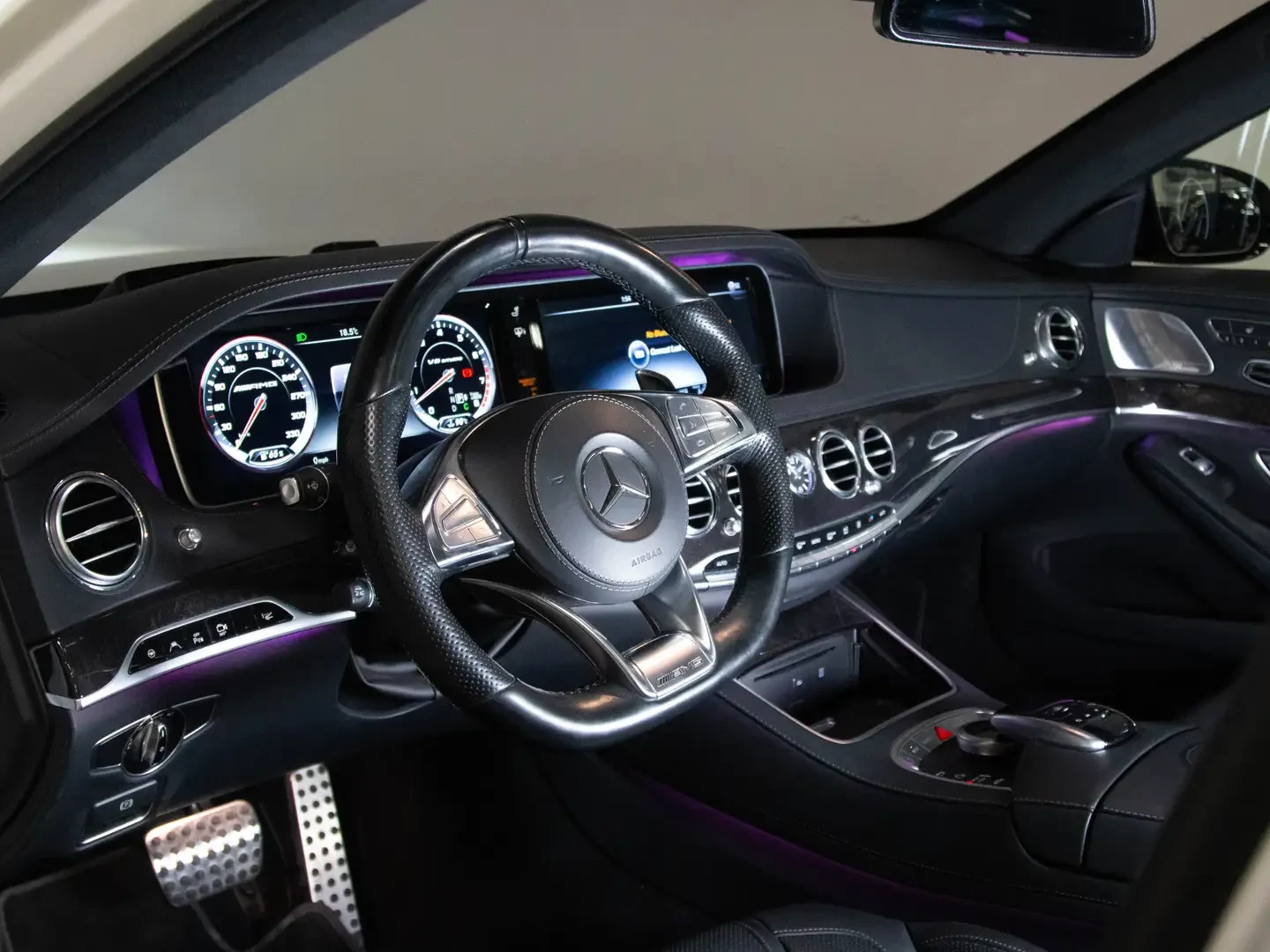 Mercedes-Benz S 63 AMG Airmatic* Night* Premium Rear pkg* Масаж* Oбдух, снимка 5 - Автомобили и джипове - 55910422