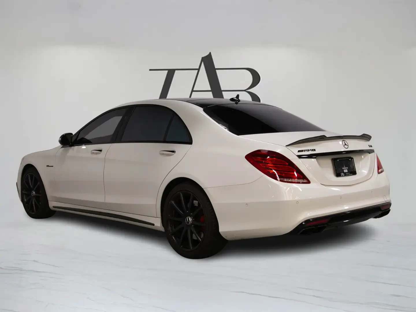 Mercedes-Benz S 63 AMG Airmatic* Night* Premium Rear pkg* Масаж* Oбдух, снимка 4 - Автомобили и джипове - 55910422