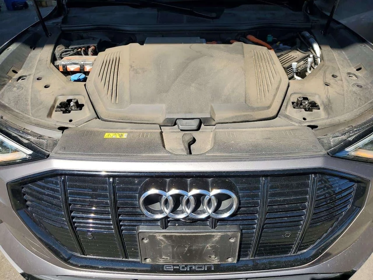 Audi E-Tron * quattro Premium Plus * CARFAX * БЕЗ ПЪРВОНАЧАЛНА, снимка 11 - Автомобили и джипове - 56169060