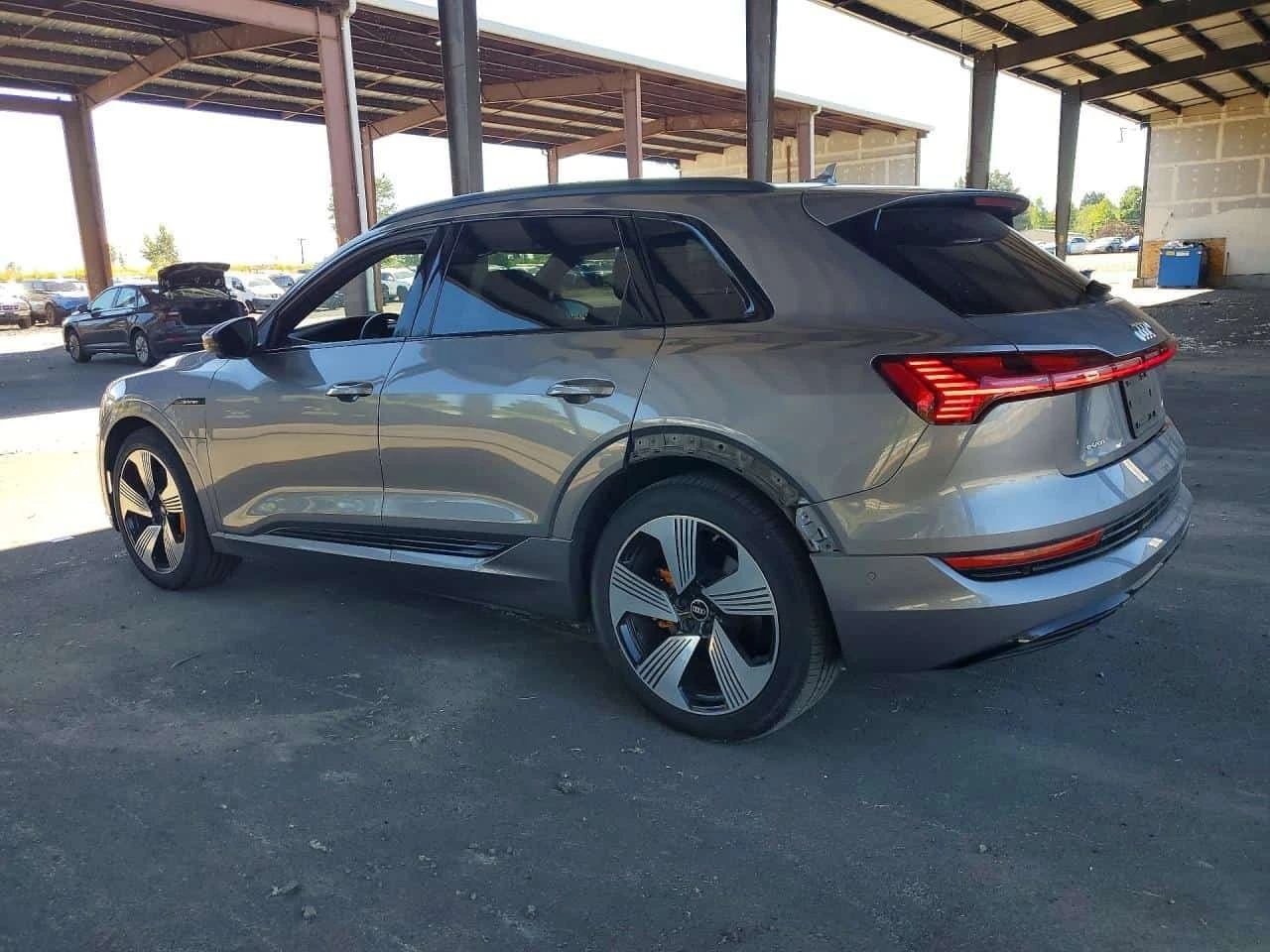 Audi E-Tron * quattro Premium Plus * CARFAX * БЕЗ ПЪРВОНАЧАЛНА, снимка 2 - Автомобили и джипове - 56169060
