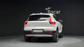 Volvo XC40 B4* ULTRA BRIGHT* 360* PANORAMA* ПОДГРЕВ* , снимка 4