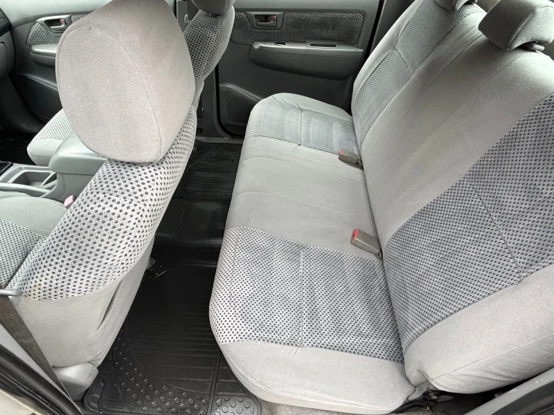 Toyota Hilux 2.5 D-4D A/C, снимка 8 - Автомобили и джипове - 53459599