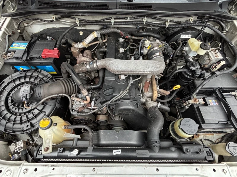 Toyota Hilux 2.5 D-4D A/C, снимка 14 - Автомобили и джипове - 53459599