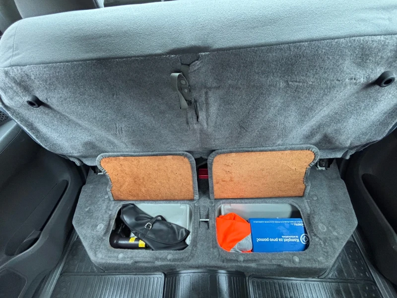 Toyota Hilux 2.5 D-4D A/C, снимка 5 - Автомобили и джипове - 53459599