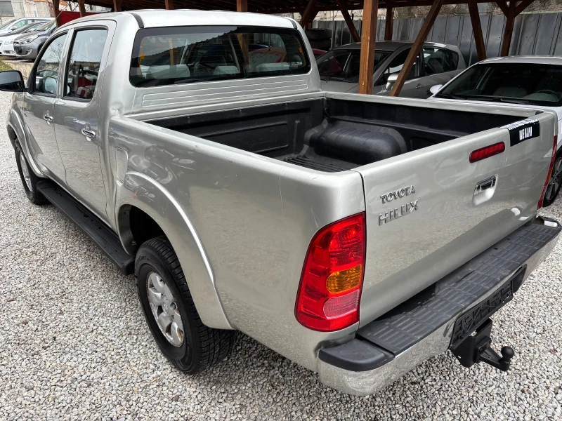 Toyota Hilux 2.5 D-4D A/C, снимка 2 - Автомобили и джипове - 53459599