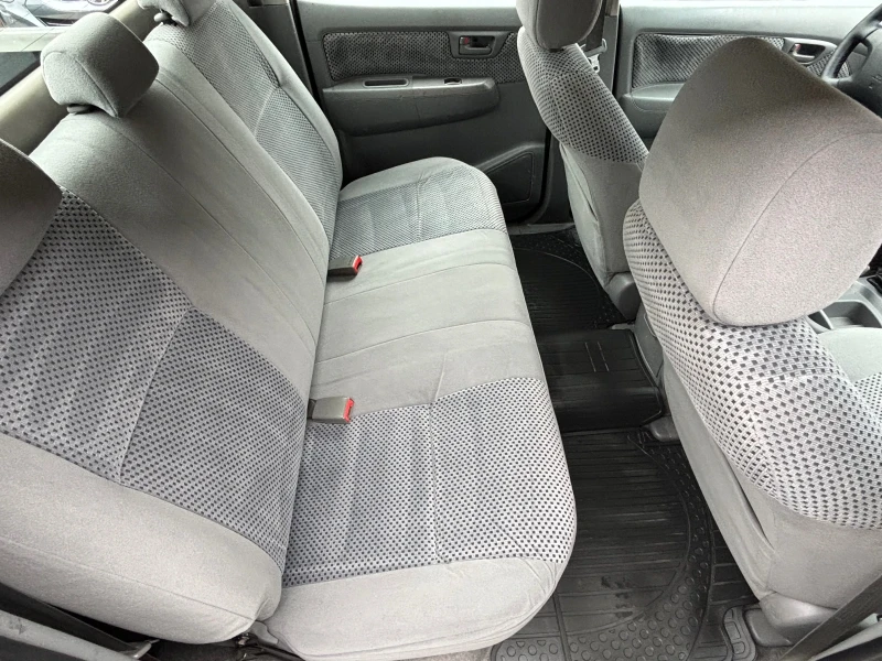 Toyota Hilux 2.5 D-4D A/C, снимка 6 - Автомобили и джипове - 53459599