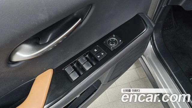 Lexus UX 250h | TOP SERVICE 80K KM, снимка 14 - Автомобили и джипове - 55712443
