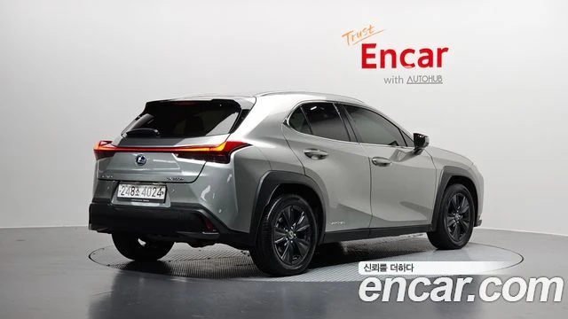 Lexus UX 250h | TOP SERVICE 80K KM, снимка 2 - Автомобили и джипове - 55712443