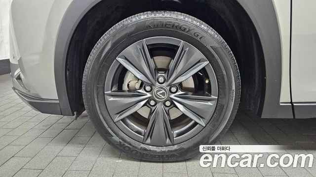 Lexus UX 250h | TOP SERVICE 80K KM, снимка 5 - Автомобили и джипове - 55712443