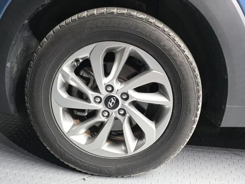 Hyundai Tucson 2.0 2WD, снимка 5 - Автомобили и джипове - 55733082
