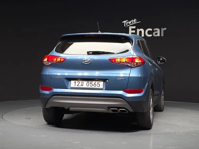 Hyundai Tucson 2.0 2WD, снимка 4 - Автомобили и джипове - 55733082