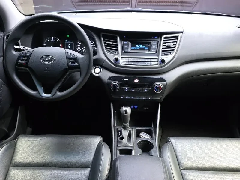 Hyundai Tucson 2.0 2WD, снимка 7 - Автомобили и джипове - 55733082