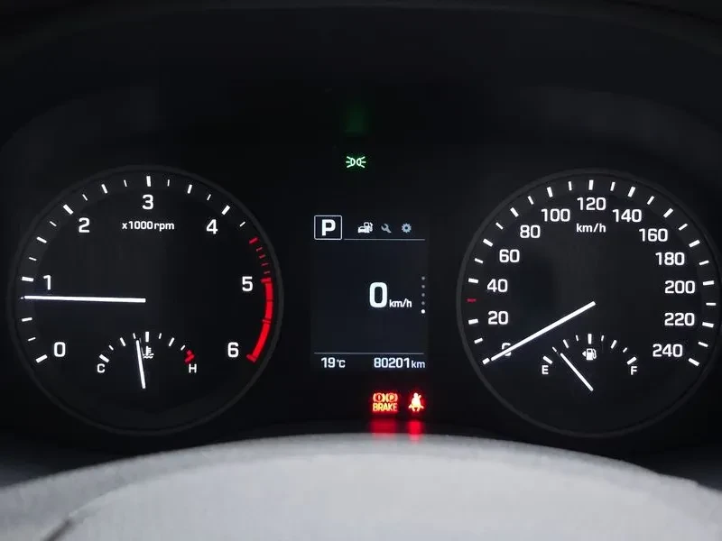 Hyundai Tucson 2.0 2WD, снимка 8 - Автомобили и джипове - 55733082