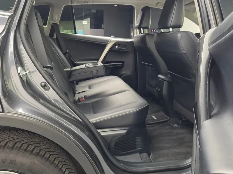 Toyota Rav4 2.5 4WD HYBRID, снимка 12 - Автомобили и джипове - 55797310