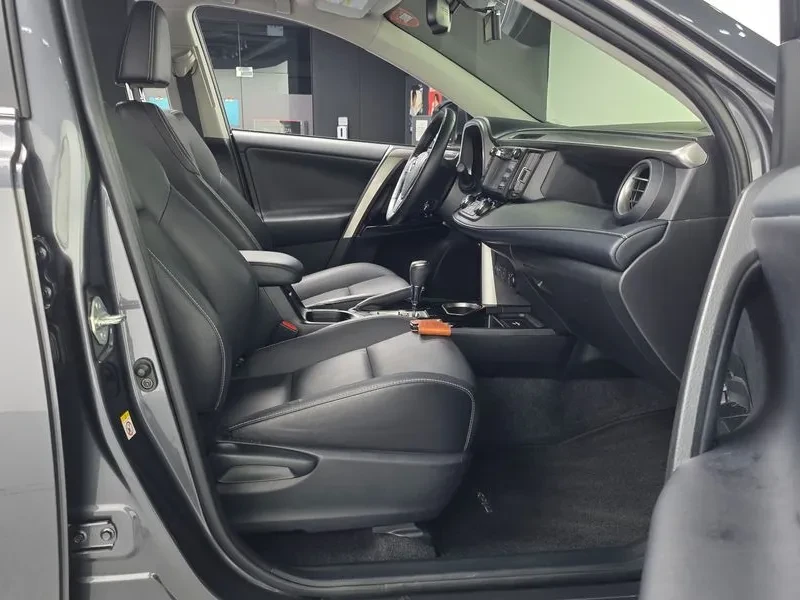Toyota Rav4 2.5 4WD HYBRID, снимка 11 - Автомобили и джипове - 55797310