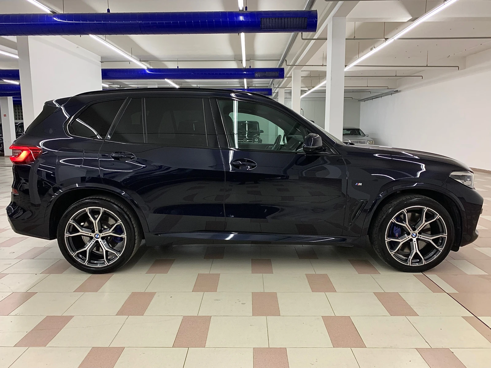 BMW X5 3.0d M-PAK* PANO* DISTR* 360cam* BlindSpot* Podgre - изображение 8