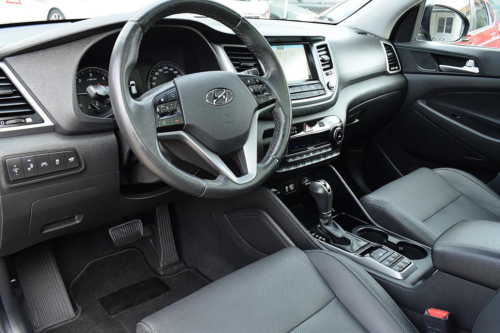 Hyundai Tucson 2.0ШВЕЙЦАРИЯ/VERTEX/4x4/АВТОМАТИК/ОБДУХВАНЕ/КАМЕРА - изображение 9