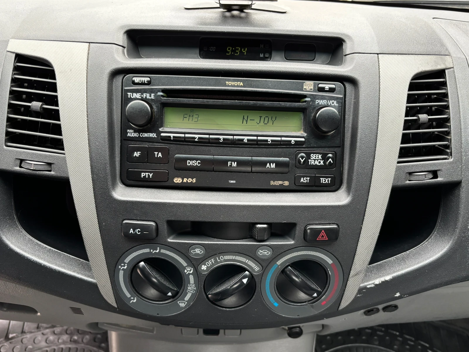 Toyota Hilux 2.5 D-4D A/C | Mobile.bg � ����������� 12