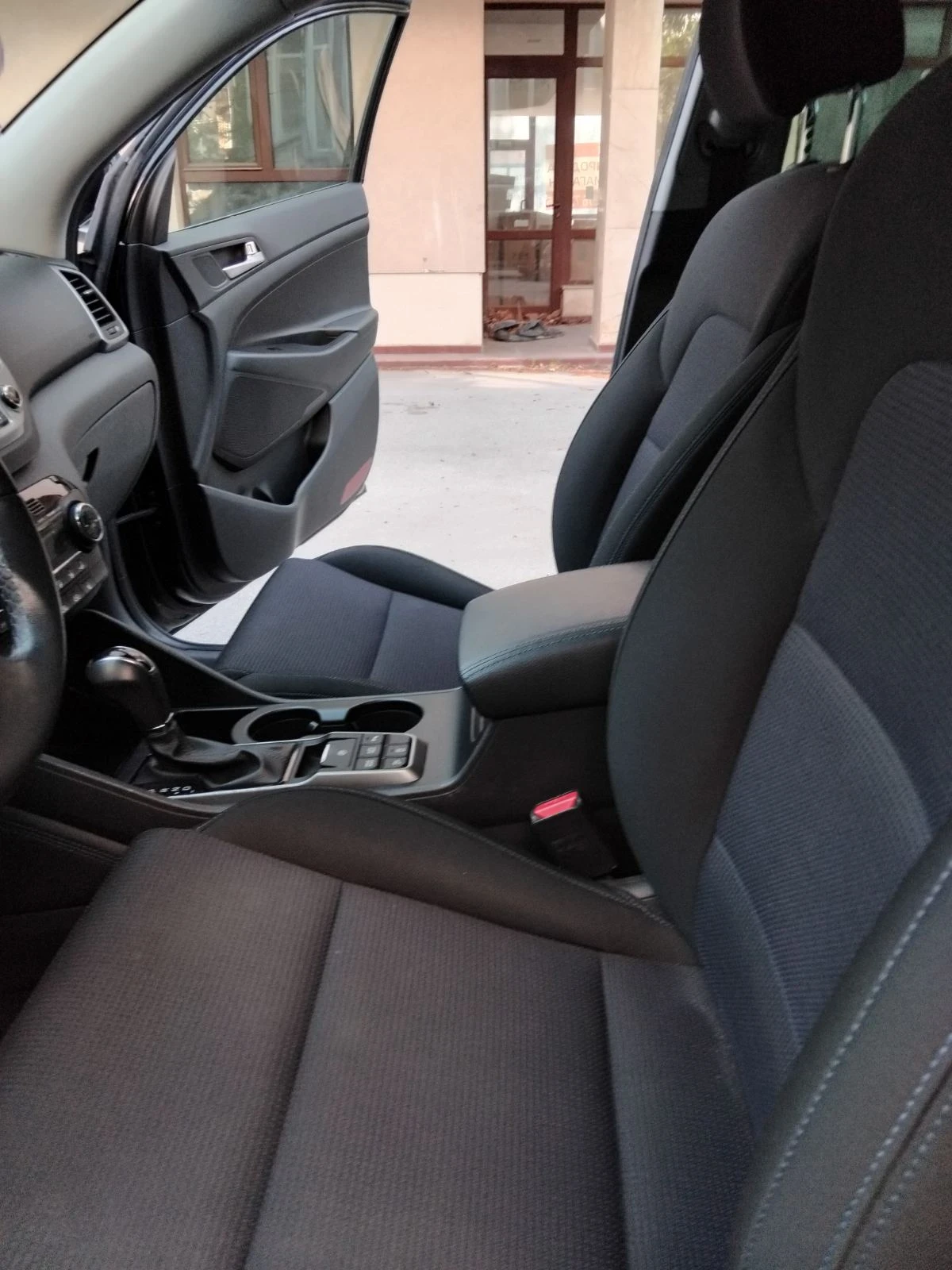 Hyundai Tucson, снимка 5 - Автомобили и джипове - 54333978