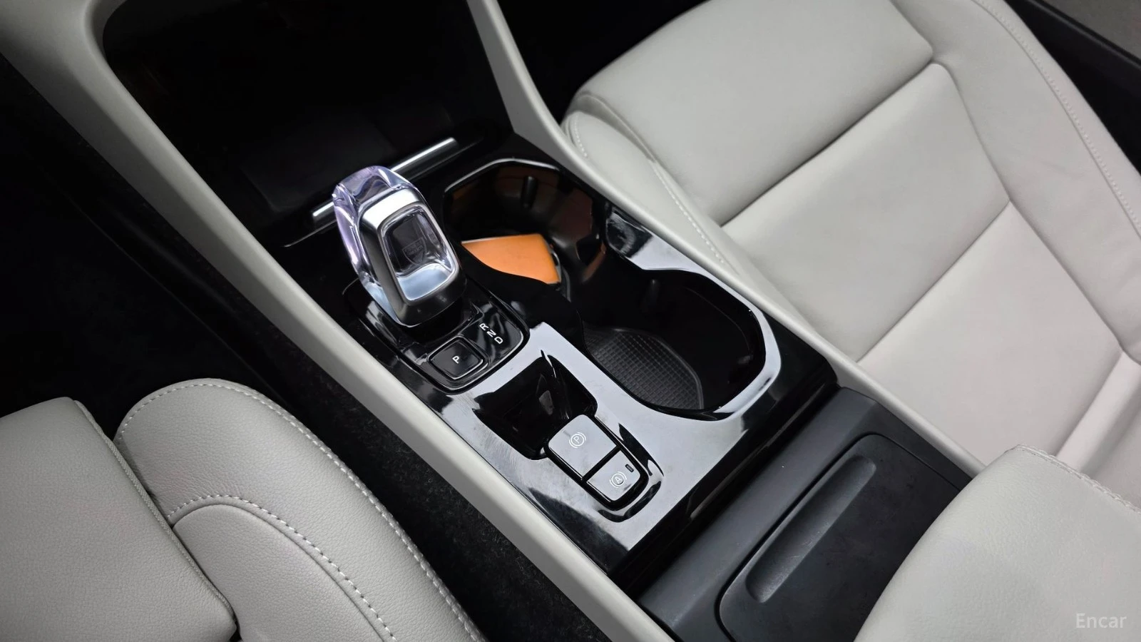 Volvo XC40 B4* ULTRA BRIGHT* 360* PANORAMA* ПОДГРЕВ* , снимка 8 - Автомобили и джипове - 55530044