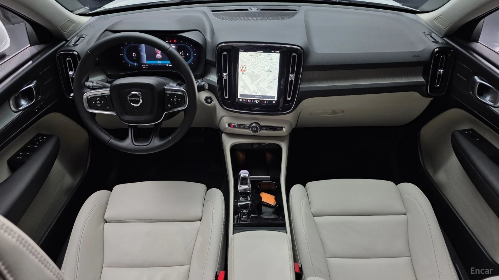 Volvo XC40 B4* ULTRA BRIGHT* 360* PANORAMA* ПОДГРЕВ* , снимка 6 - Автомобили и джипове - 55530044