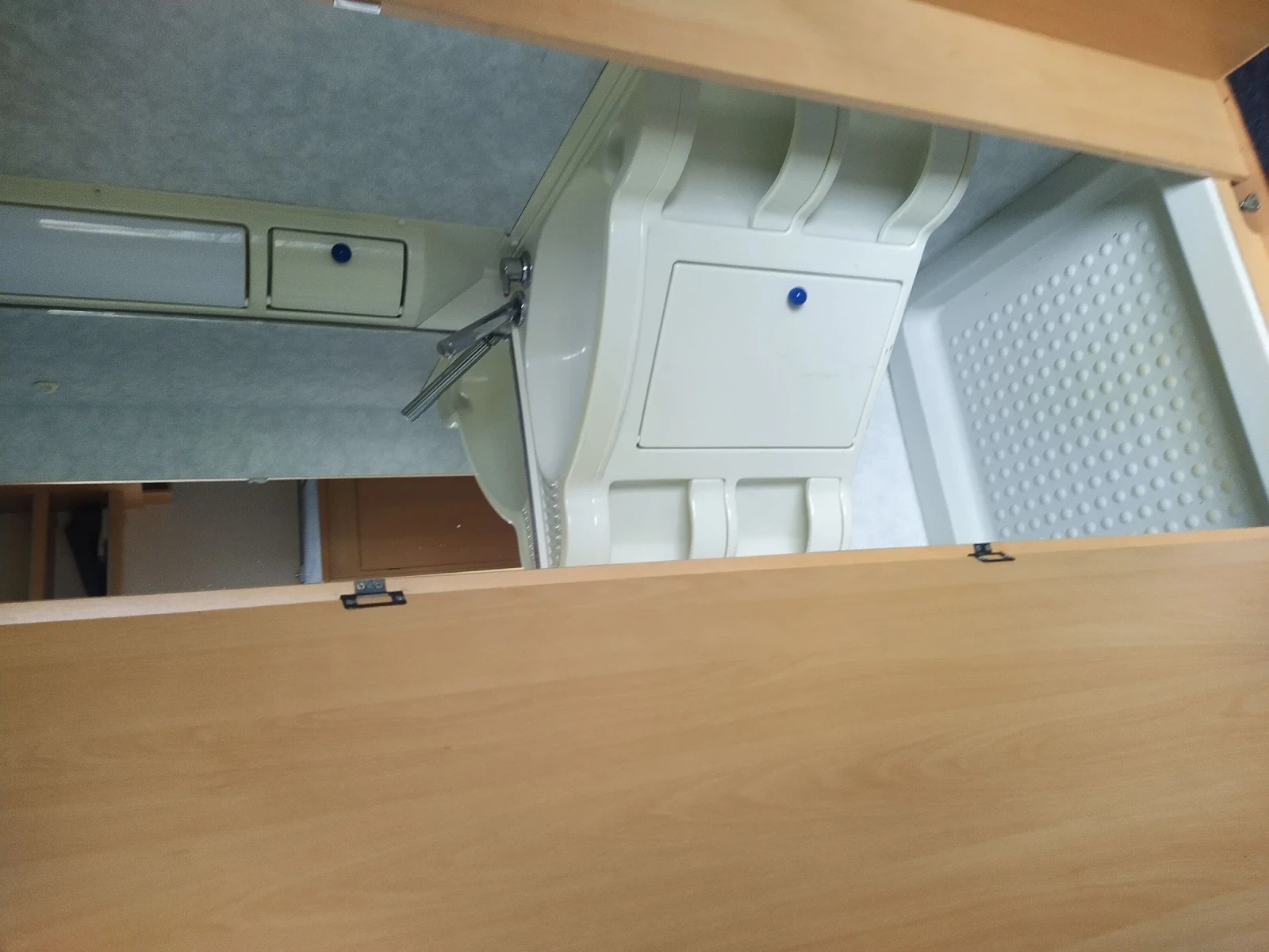 Каравана Adria Altea532, снимка 11 - Каравани и кемпери - 54737529