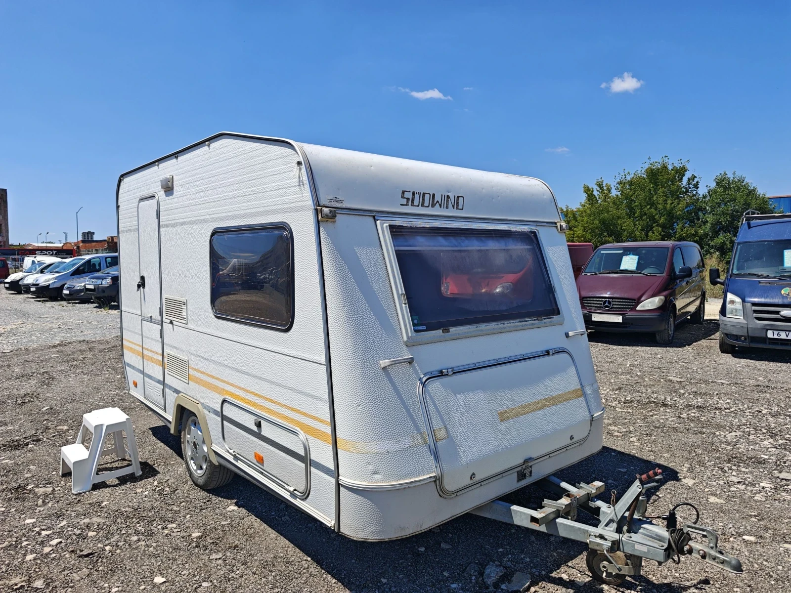 Каравана Knaus Knaus, снимка 2 - Каравани и кемпери - 55486547