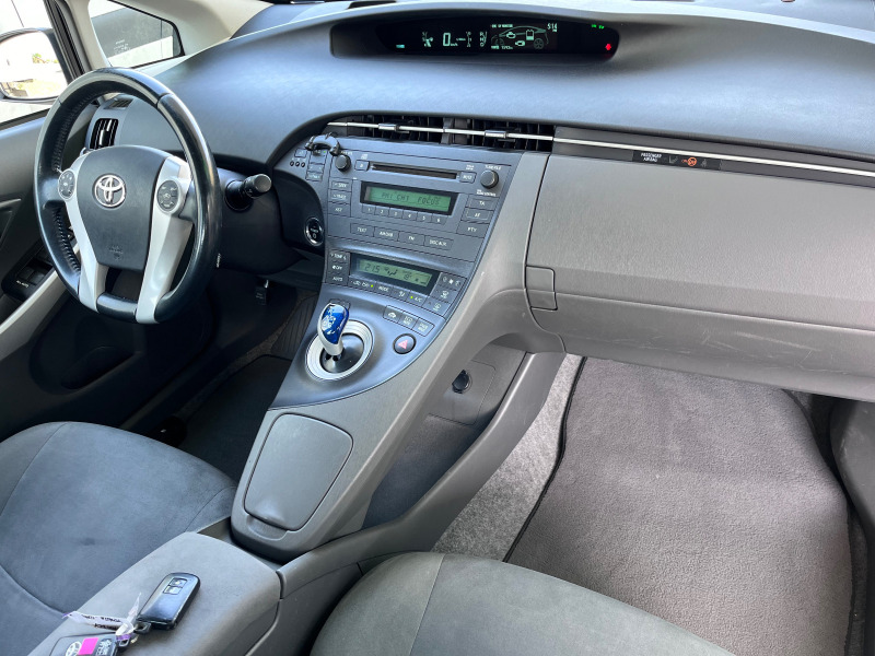Toyota Prius 1.8 Hybrid/Active/HeadUp/Keyless, снимка 12 - Автомобили и джипове - 46353757