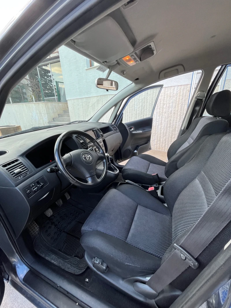 Toyota Corolla verso, снимка 8 - Автомобили и джипове - 47380279