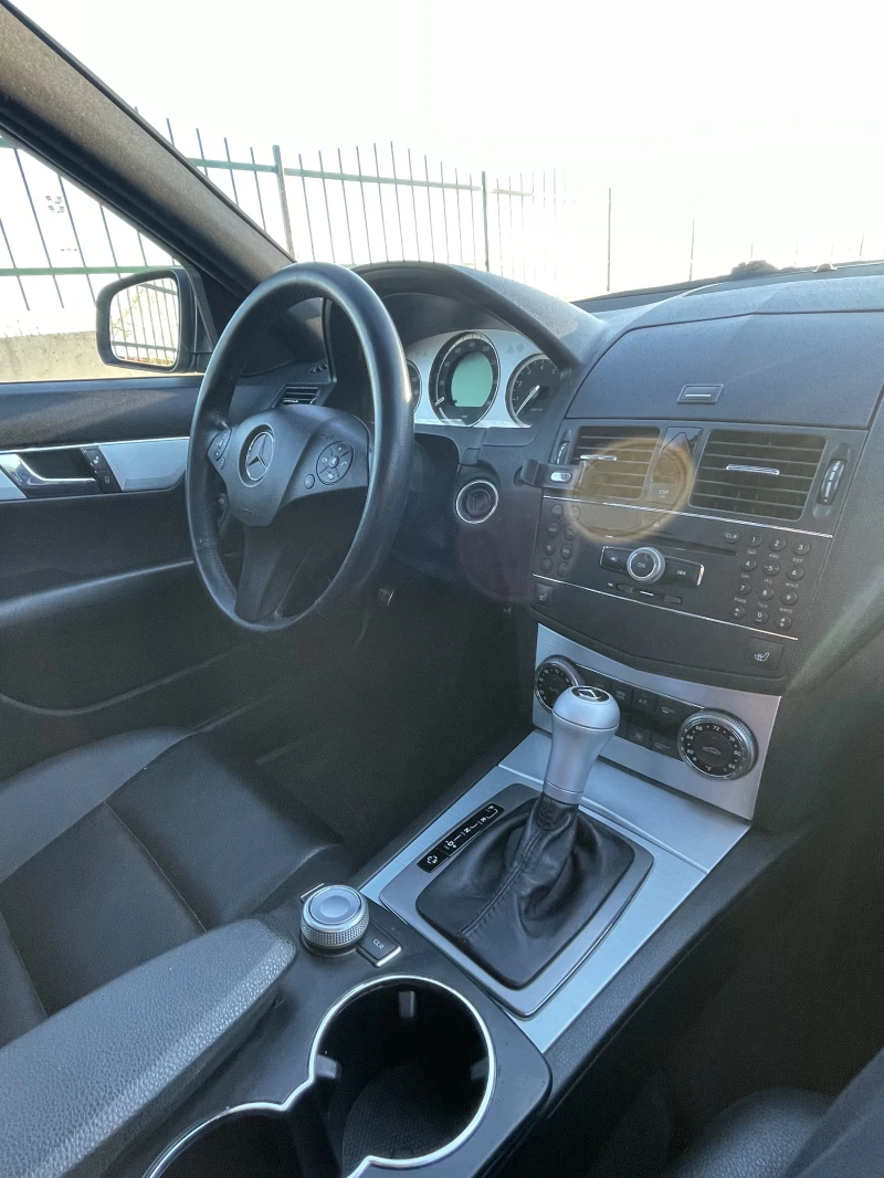 Mercedes-Benz C 300, снимка 9 - Автомобили и джипове - 48536640