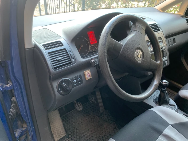 VW Touran 1.9TDI, снимка 8 - Автомобили и джипове - 49431151