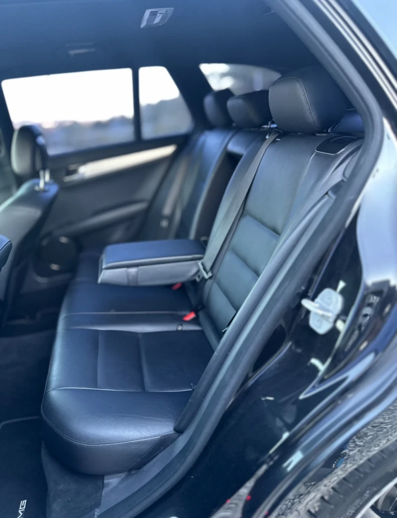 Mercedes-Benz C 320 * 4 Matic* * Amg Pack* * Avantgarde* * Key-Less* , снимка 12 - Автомобили и джипове - 51515054